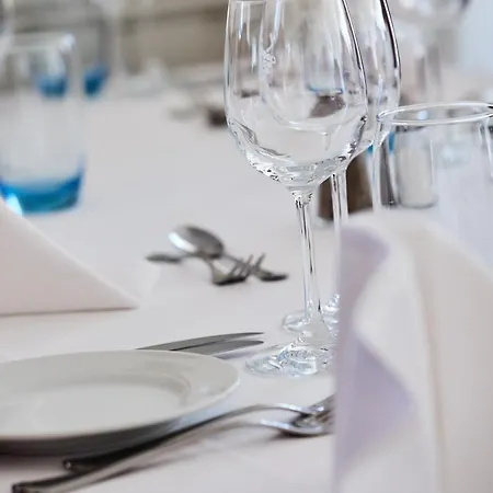 Og Konferansesenter Szálloda *